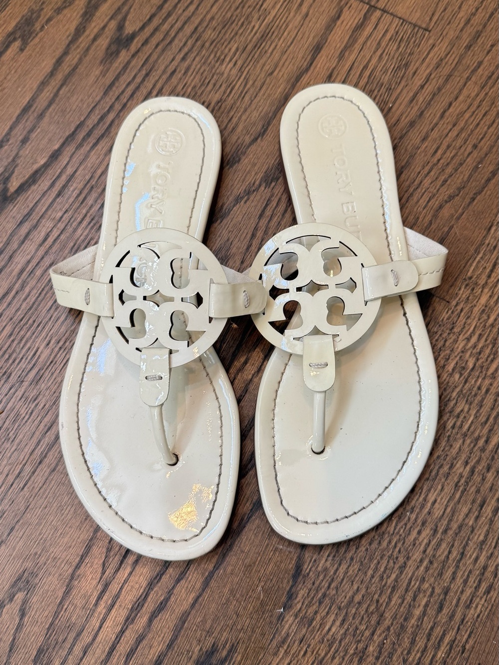Tory Burch sz7 Cream Patent Leather Miller Thong Sandals
